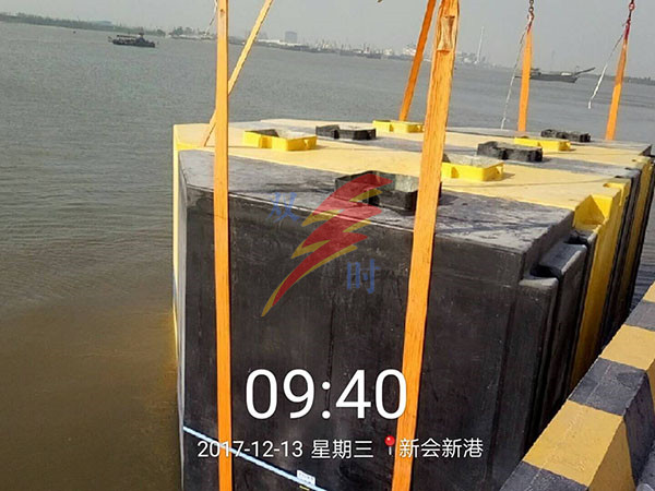 桥墩防撞浮箱