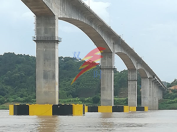 桥墩防撞浮箱