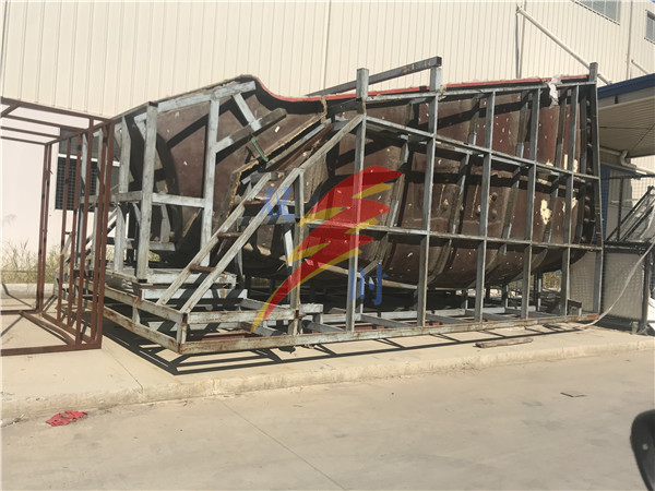 BYD云轨车头模具